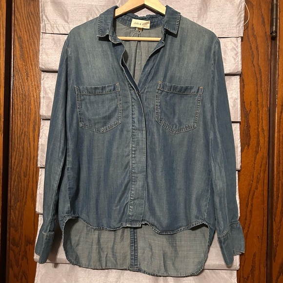 Anthropologie Cloth & Stone Women's Split Back Chambray Top Size‎ S Button Up - Picture 1 of 10